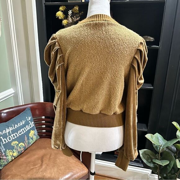 JJ's Fairyland Velvet Gold Sweater Size M - Picture 7 of 9